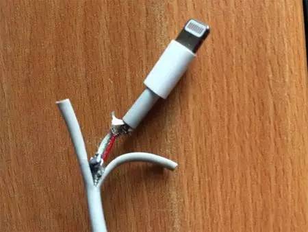 苹果充电器头经常坏是手机的原因吗（苹果充电器头怎么无缘无故坏了）