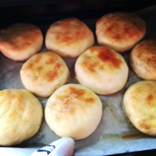 用烤箱做酥饼的家常做法（怎么用烤箱做酥饼既好吃又简单）