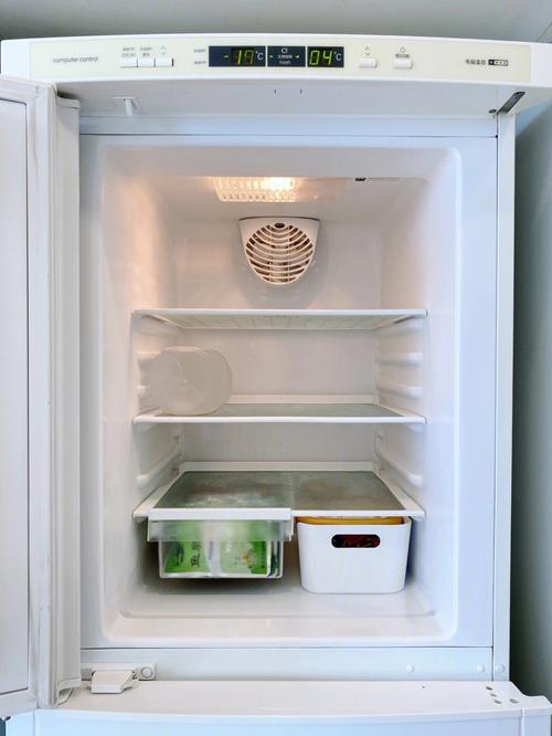 冰箱散热空间留多大（冰箱需要留几厘米散热空间）