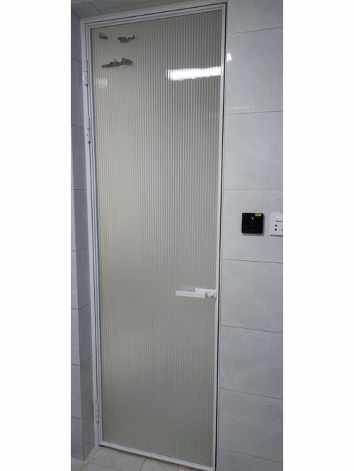 卫生间门玻璃厚度一般多少（卫生间门的玻璃厚度一般为多少）