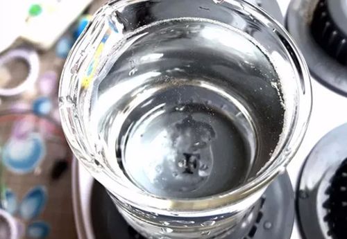 净水器出的水有水垢怎么回事（净水器的水烧开后有水垢正常吗）