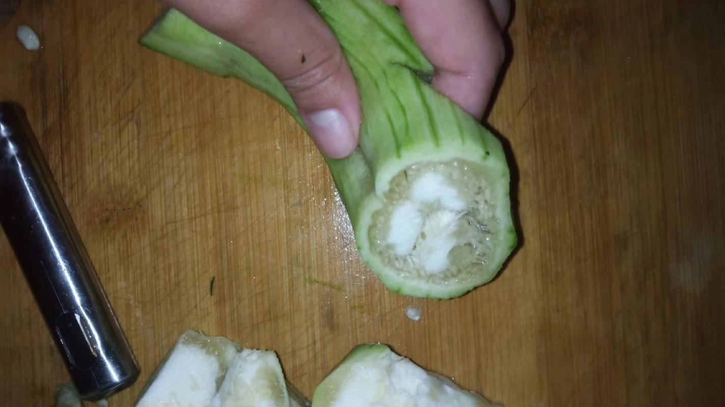 丝瓜怎么冷冻在冰箱冬季吃，丝瓜冻冰箱的正确方法