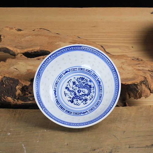 陶瓷碗上有花色的 如蓝色等 能入微波炉加热吗（带颜色的陶瓷碗可以放微波炉吗）