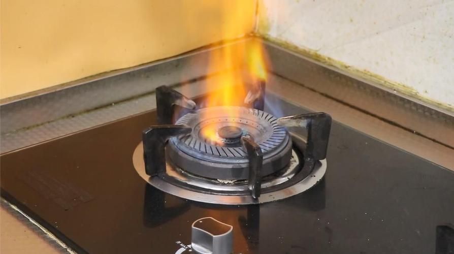 燃气灶中小火是多大的火（燃气灶的大火和小火出气量一样吗）
