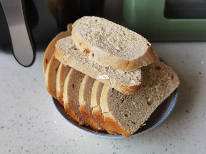 用面包机做木糖醇的面包为什么发不起来 是木糖醇对酵母粉有抑制作用吗，木糖醇可以代替白糖做面包吗