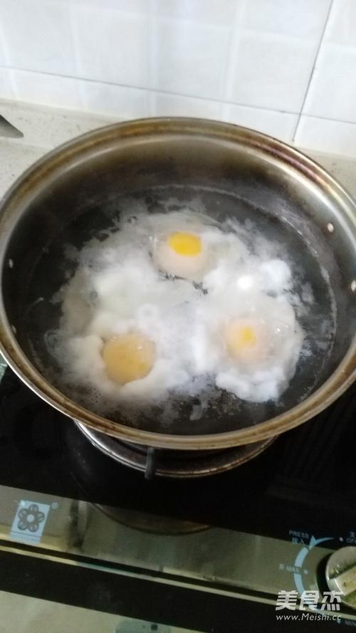 用电磁炉煮荷包蛋怎么煮（用电磁炉煮荷包蛋怎么煮好）