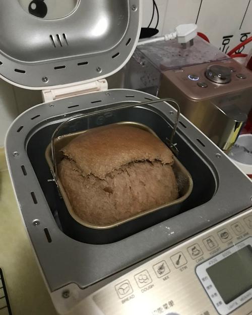 怎样用面包机做面包又松又软（如何用面包机做面包又松软又好吃）
