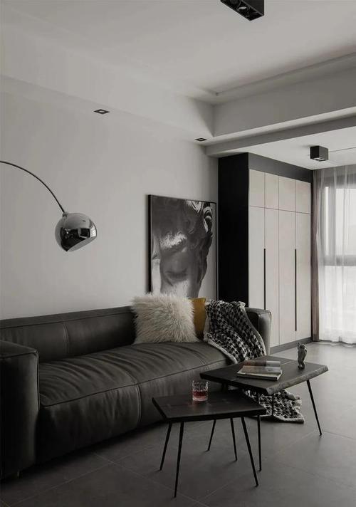 灰色背景墙应该配什么颜色的沙发，灰色背景墙配什么颜色沙发好