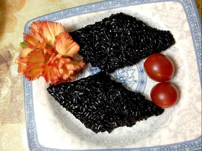 黑米糯米饭家常做法（黑米饭的做法黑米和糯米比例）