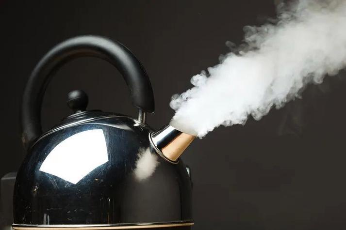 长期喝电热水壶烧的水 对身体有什么伤害吗，天天喝电热水壶烧的水影响健康吗