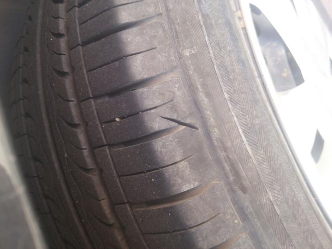 轮胎上有个1mm的划痕 会有事吗